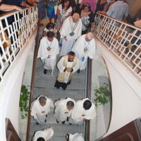 14 agosto - "La Dormitio Mariae" viene riportata nella propria chiesa seguita da numerosi fedeli